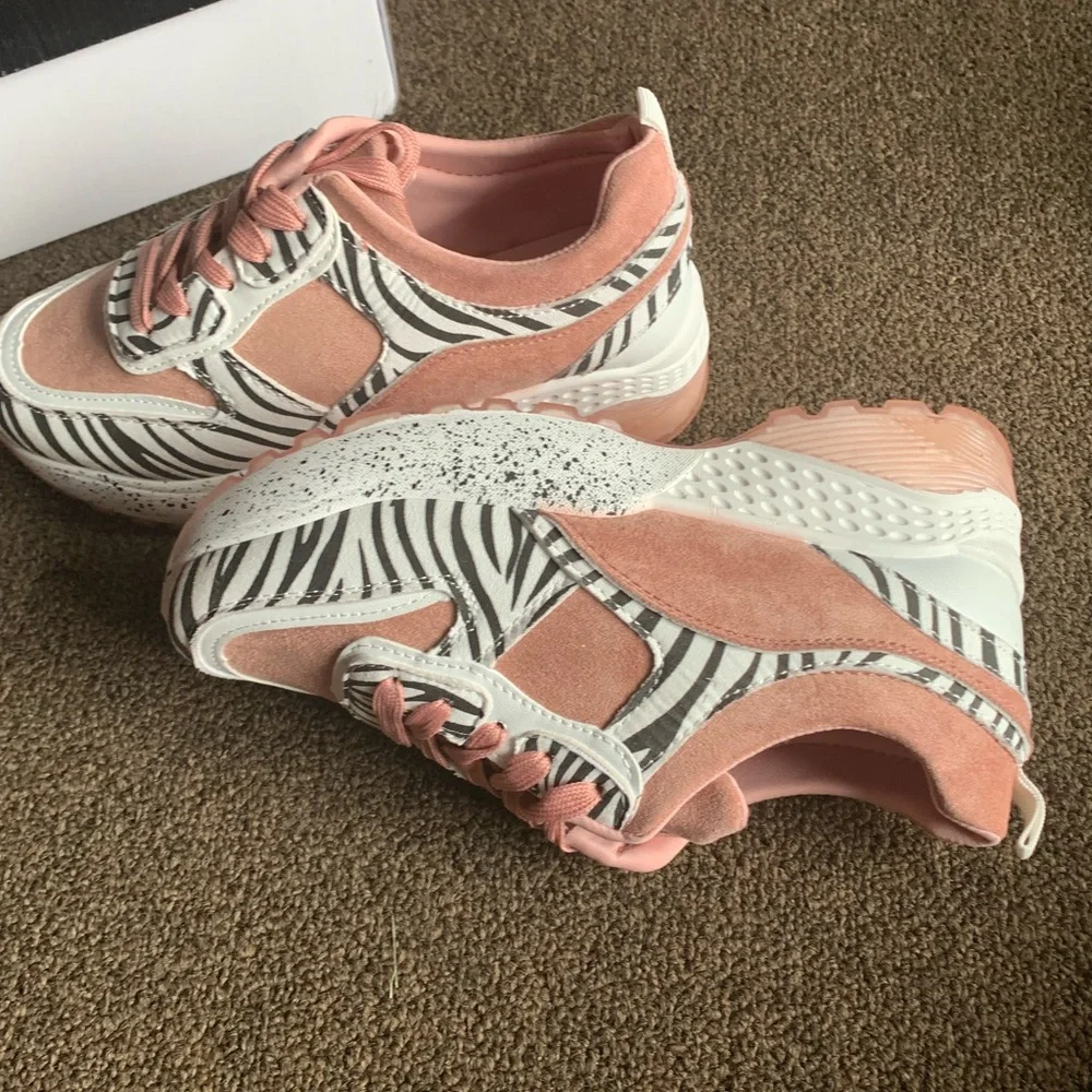 Qupid‎ terrace blush/zebra print sneakers size 7